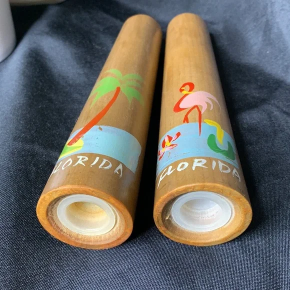 Set of 2 vintage tall wood Florida souvenir salt and pepper shakers - Picture 5 of 8